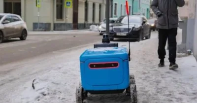 Ой, что это?! Робот-доставщик, которого попытался оштрафовать инспектор ГИБДД