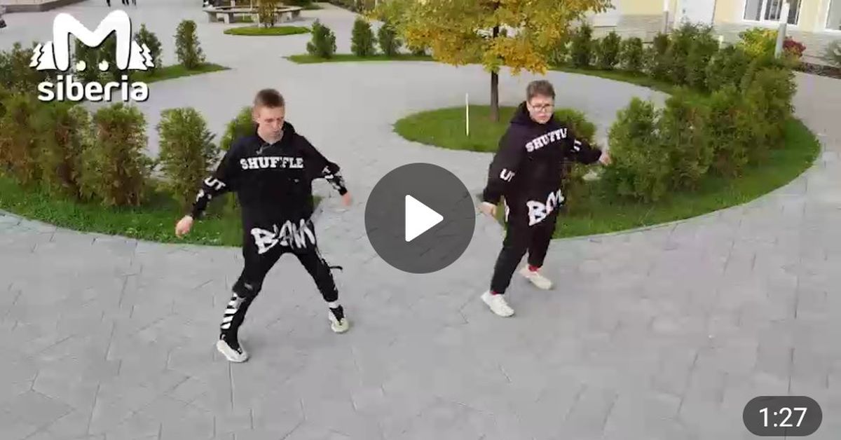 Подростки из Рубцовска развернули свою школу танцев под открытым небом