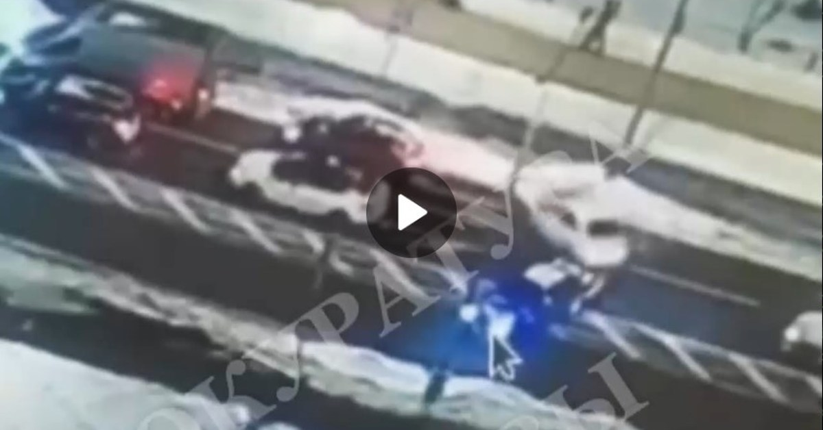 Московские бандиты расстреляли машину курьера посреди оживлённой дороги