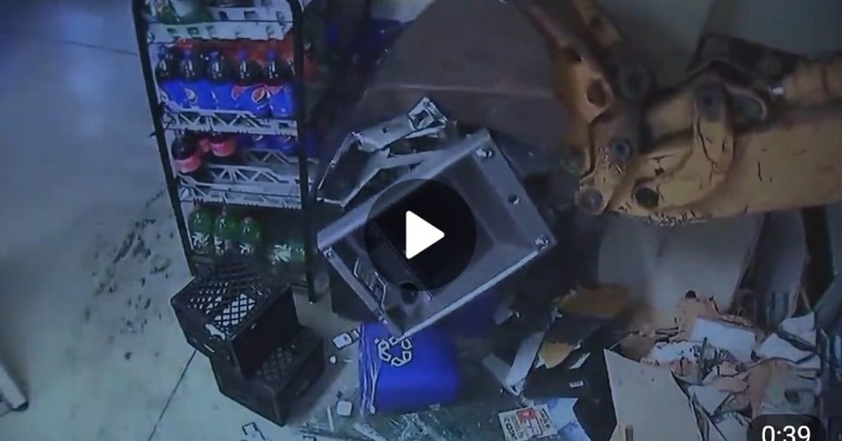 Грабители из США попытались украсть банкомат экскаватором