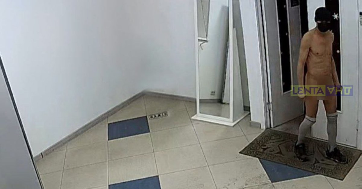 Сотрудник ростовского офиса встретил голого мужика с пистолетом наперевес