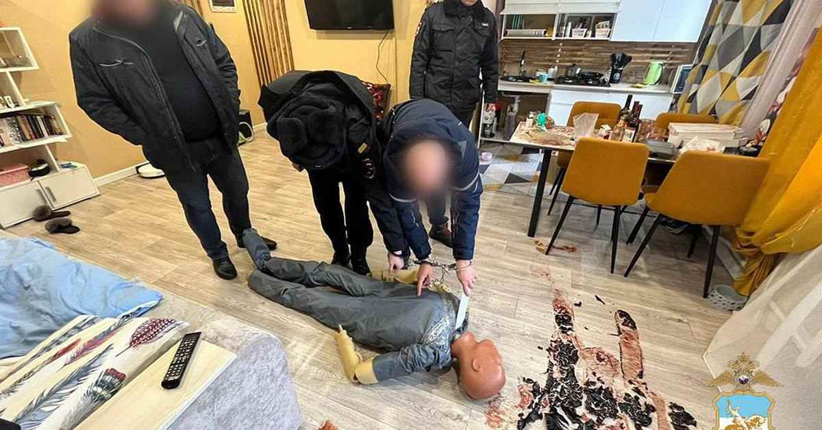 В Башкирии школьник в наручниках сбежал от обезумевшего отчима-убийцы