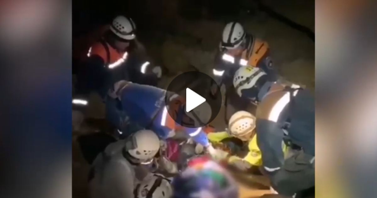 Волнующие кадры: туристка спасена из глубокой расщелины в башкирской пещере