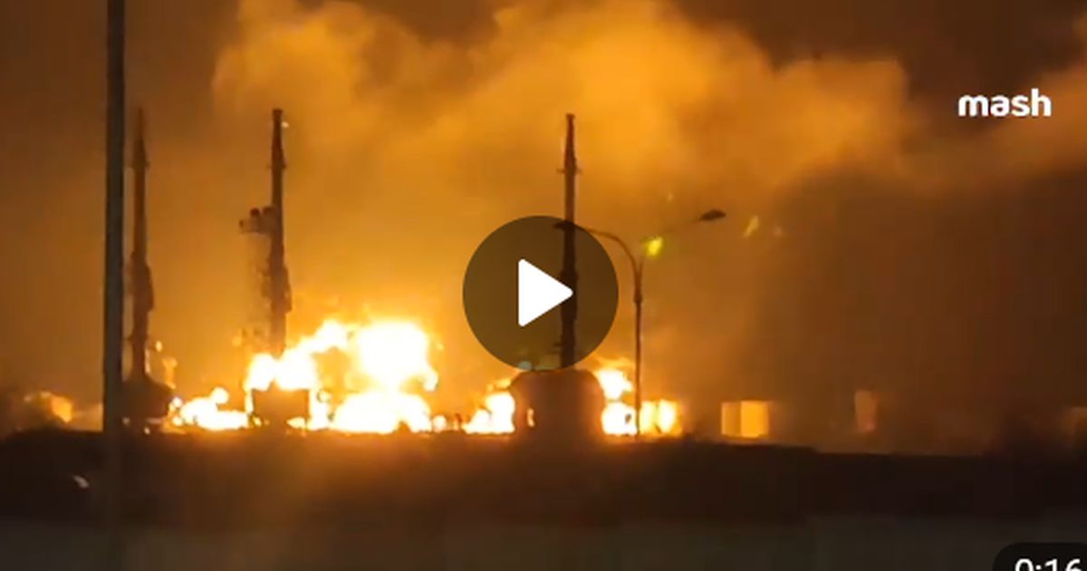 В Севастополе — пожар не нефтебазе после удара БПЛА