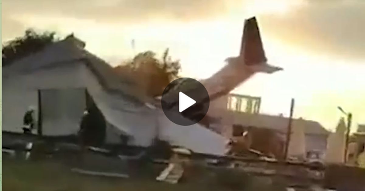 Самолёт Cessna врезался в ангар с людьми в Польше 