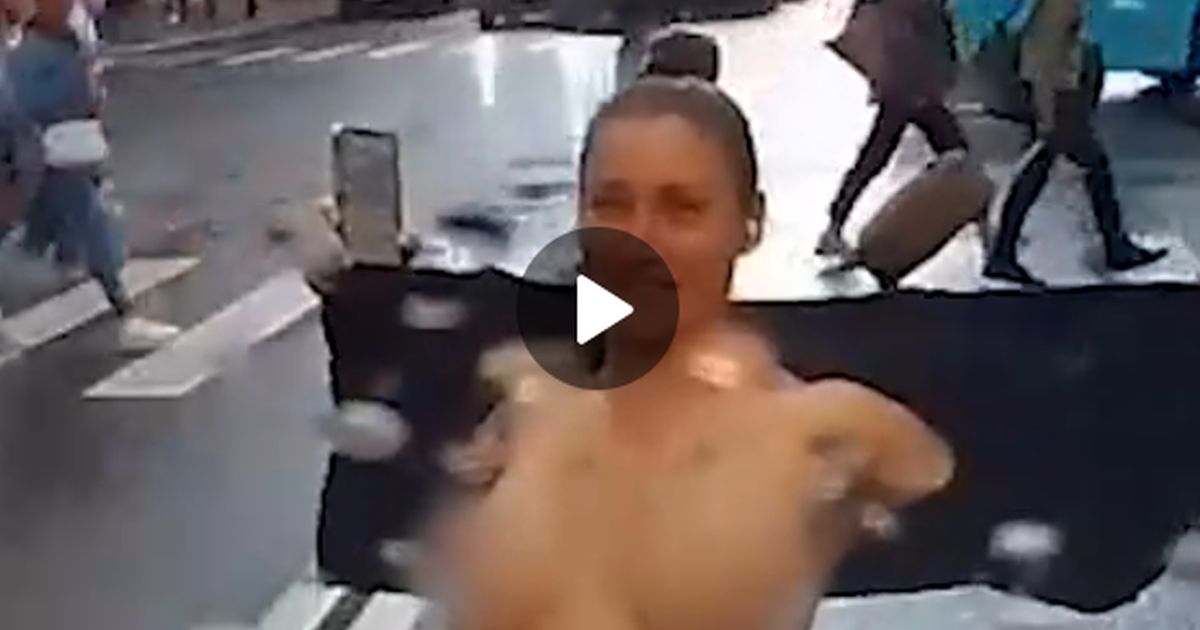 Жест благодарности: петербурженка демонстрирует роскошную грудь пропустившему её водителю