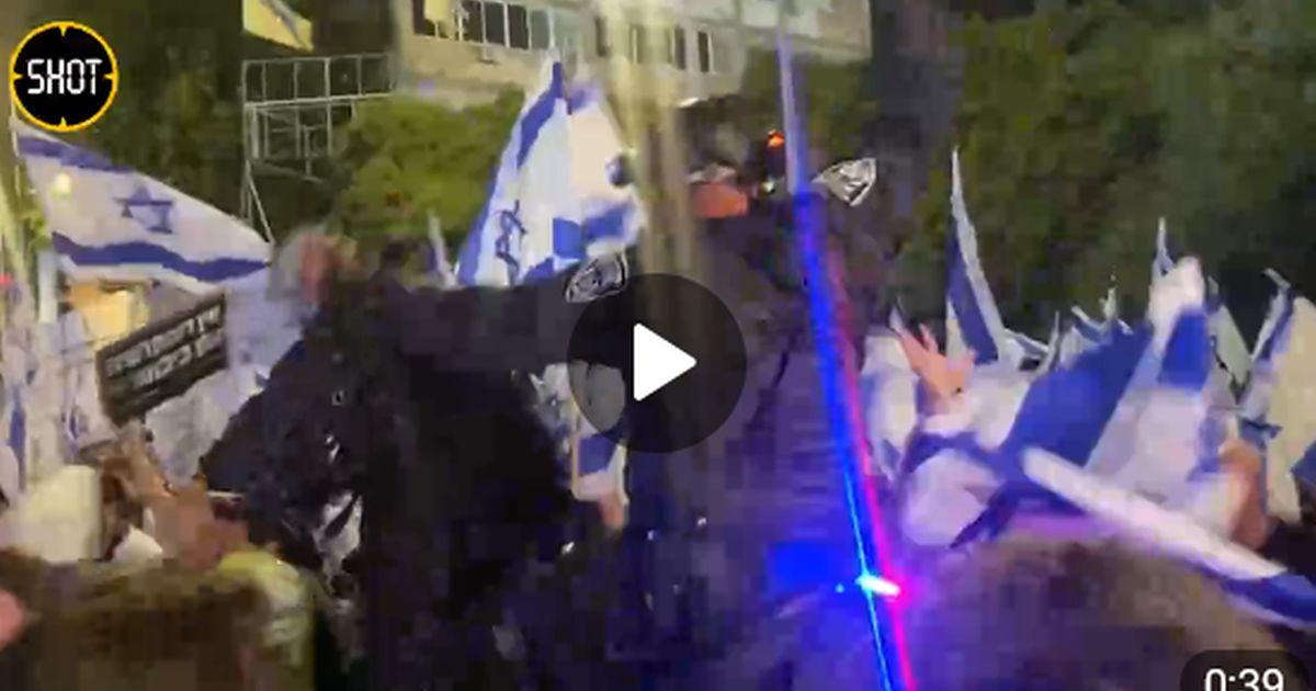 В Израиле массовые столкновения с полицией — из-за ухода в отставку начальника полиции