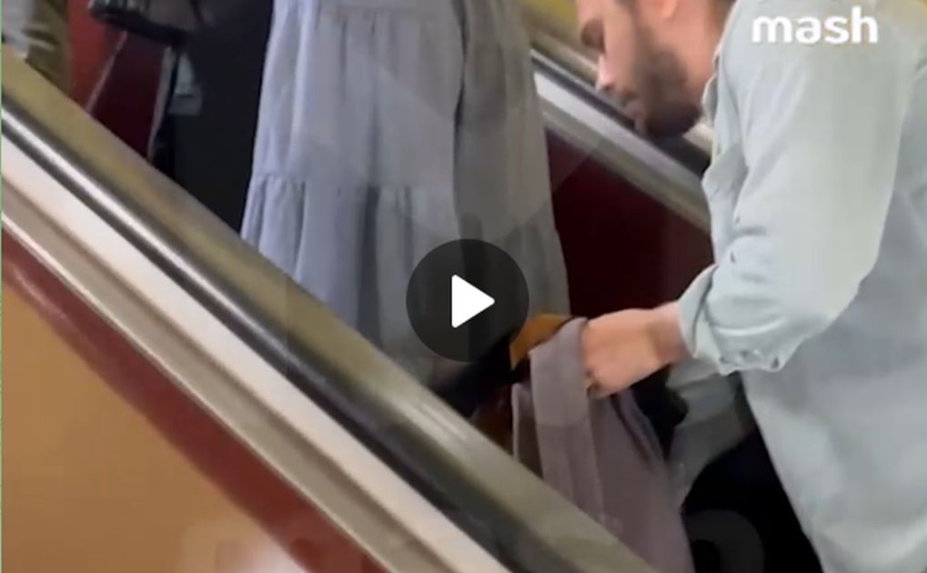 Извращенец в московском метро сам попал на камеру в процессе съемок под девичьей юбкой 