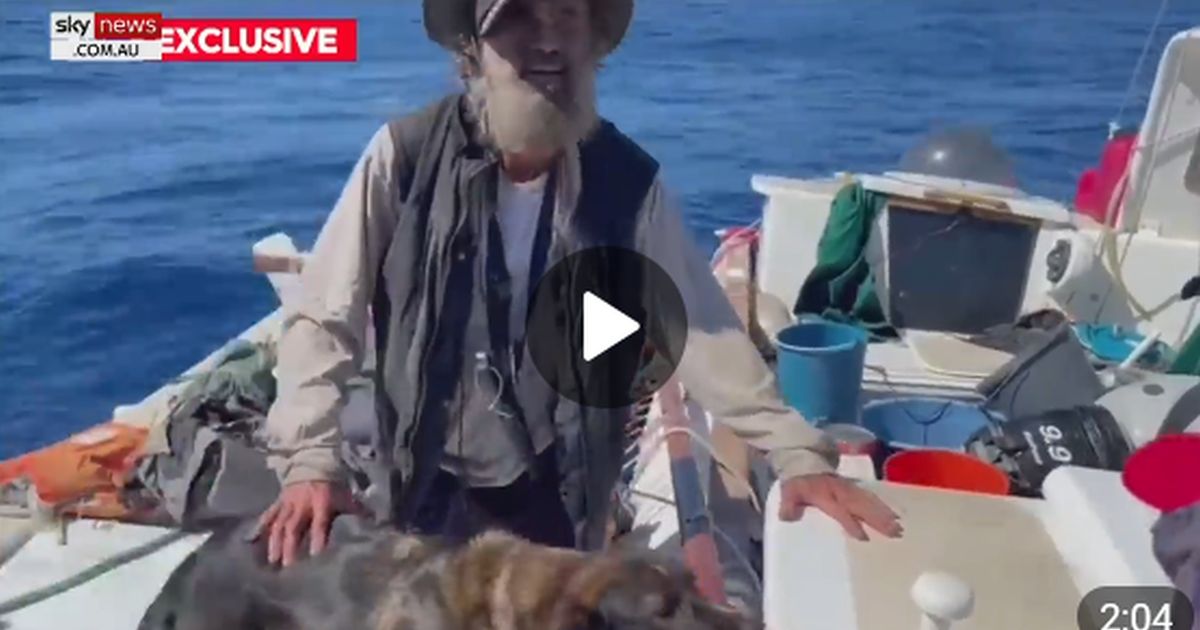 Человек и собака два месяца дрейфовали в океане, питаясь сырой рыбой и дождевой водой