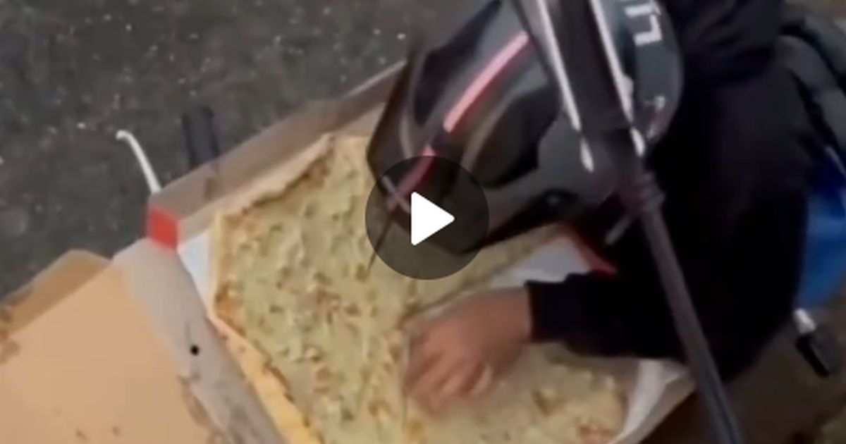 Как съесть кусок чужой пиццы — сохранив при этом иллюзию её целости? Мастер-класс от вороватого курьера
