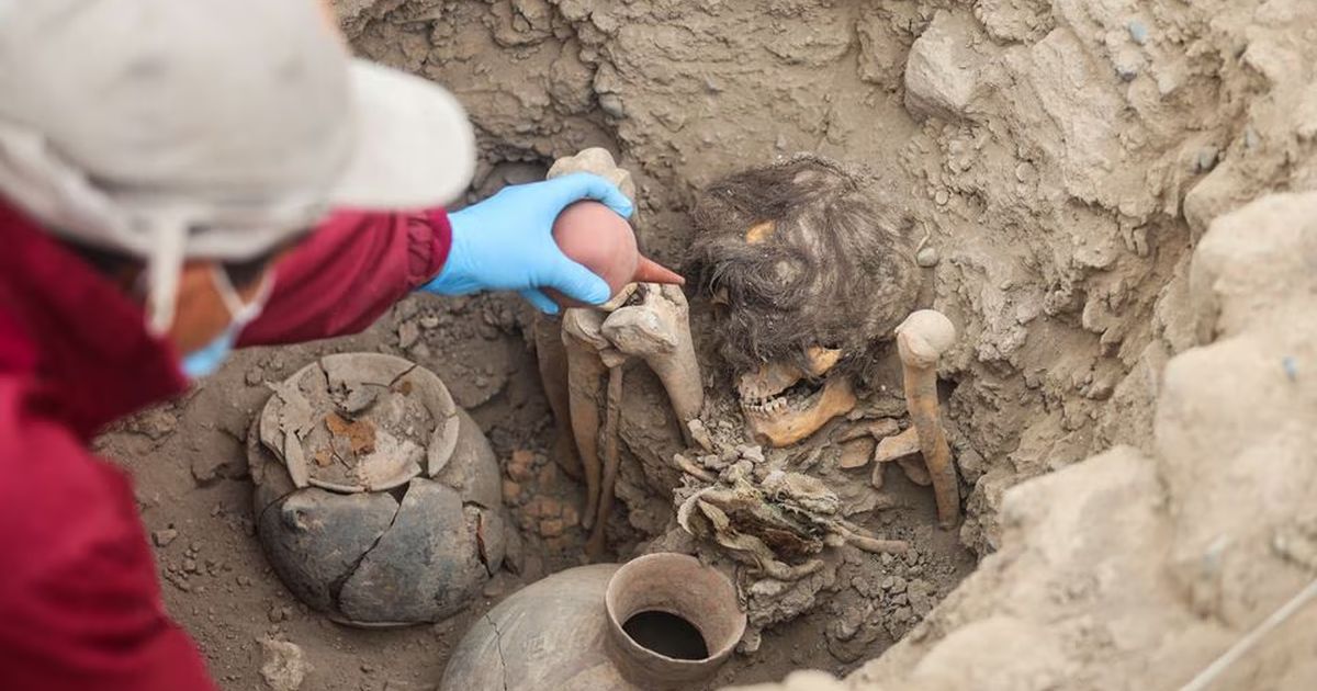 Тысячелетняя мумия сидящего человека найдена в Перу
