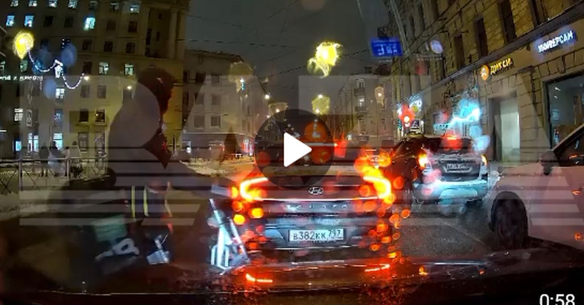 На улицах Северной столицы курьер с топором пытался вызвать таксиста на дуэль