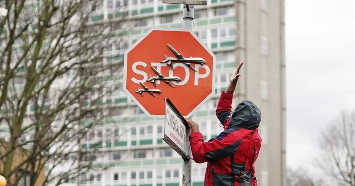 В Лондоне украдена антивоенная работа Бэнкси