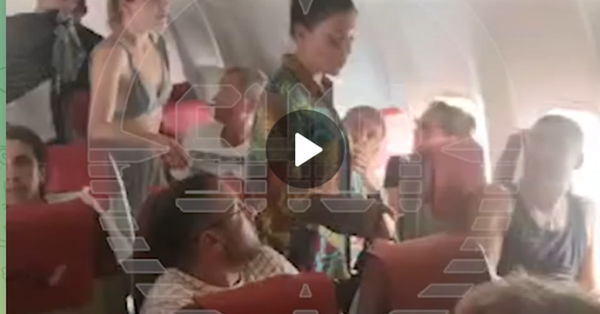 Две девицы задержали вылет самолета из Таиланда в Москву: истерили по поводу духоты