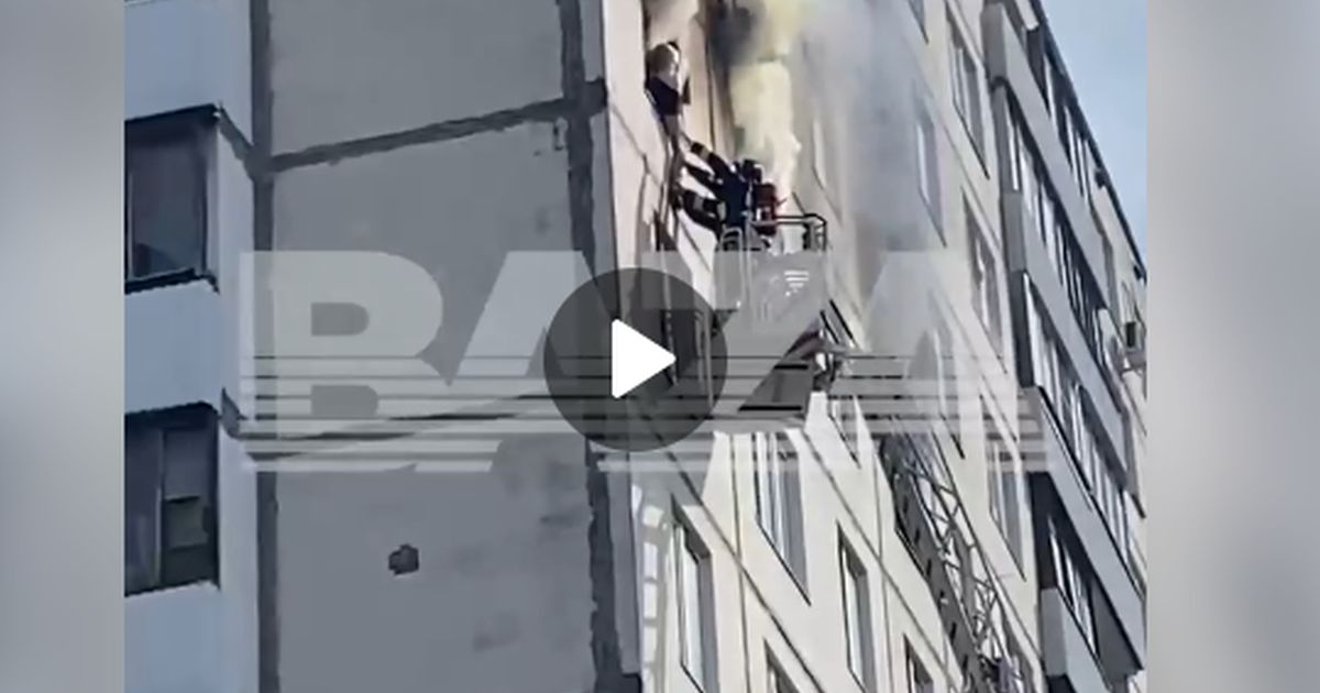 Пожар в девятиэтажке на Дмитровском шоссе в Москве: драматичные кадры спасения людей