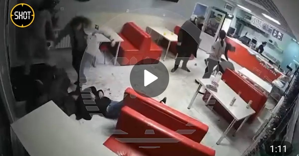Жёсткие кадры: мужчин запинали ногами и забили стульями из-за чашки кофе