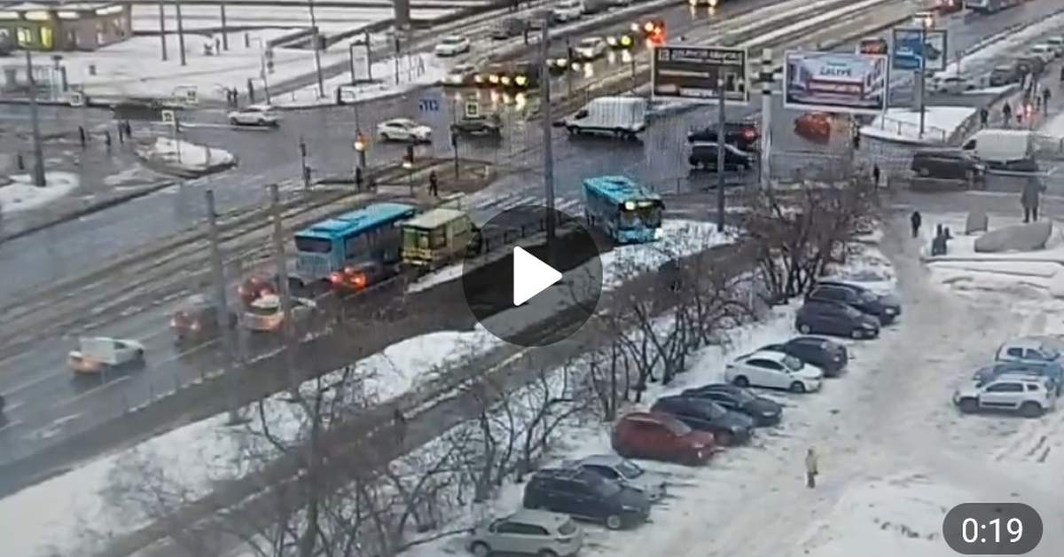Безумное ДТП из Петербурга: автобус проехался по тротуару и сбил нескольких человек