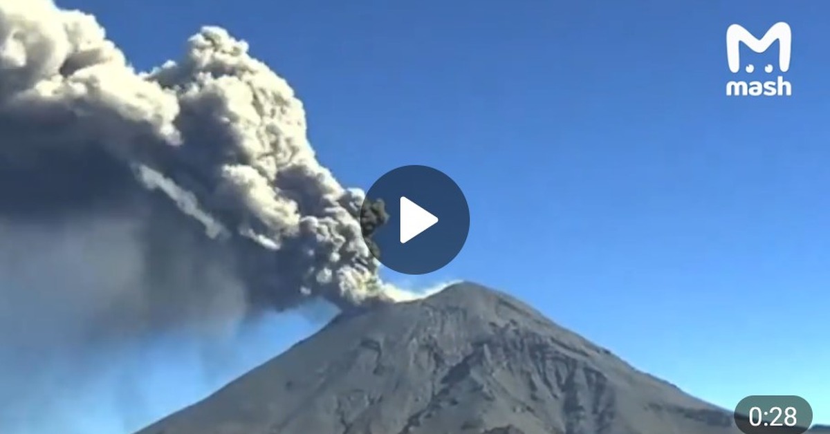 Внезапно оживший вулкан стал горячим хитом мексиканских соцсетей