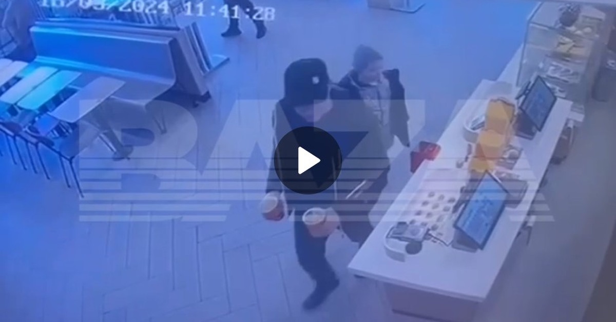 Мало и точка: посетитель кафе плеснул горячий кофе в лицо менеджеру