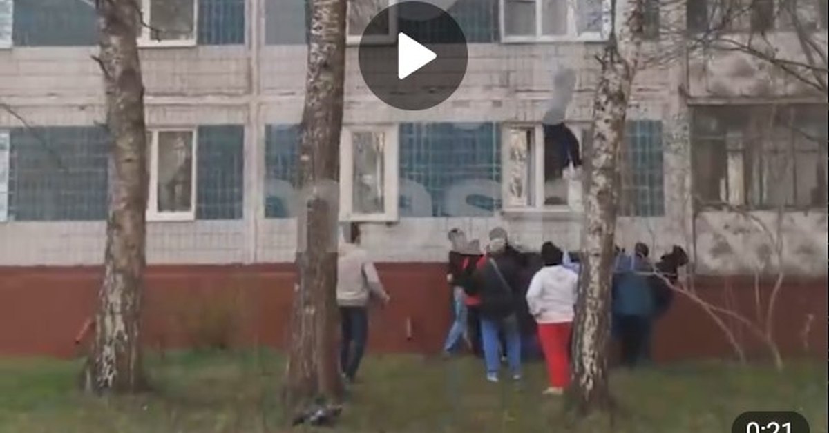 Жители Дмитрова неоднозначно спасли женщину и кошку из горящей квартиры