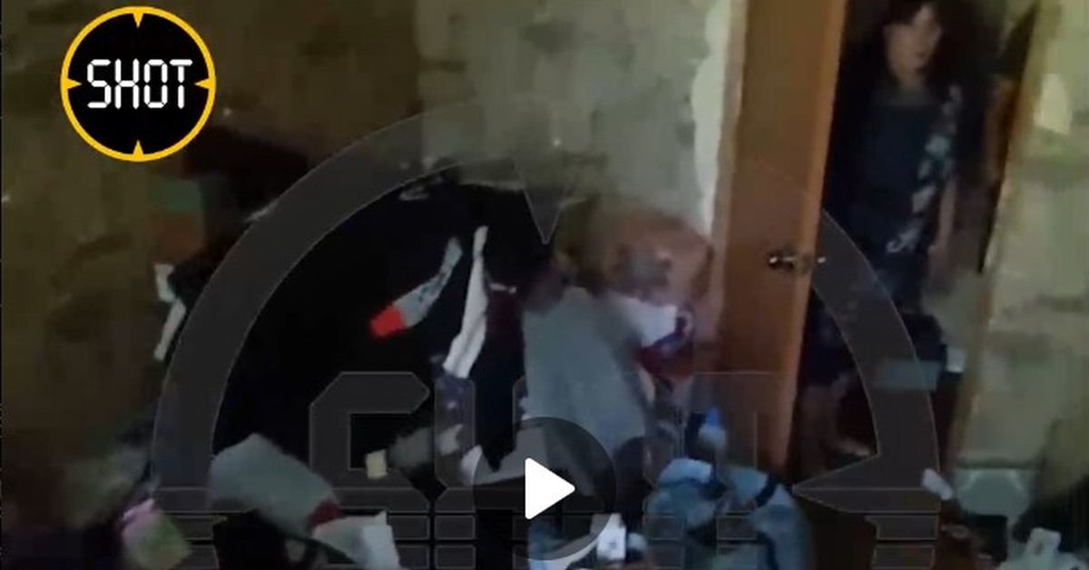 Семейная битва за квартиру: москвич терроризирует сестру мигрантами и мусором