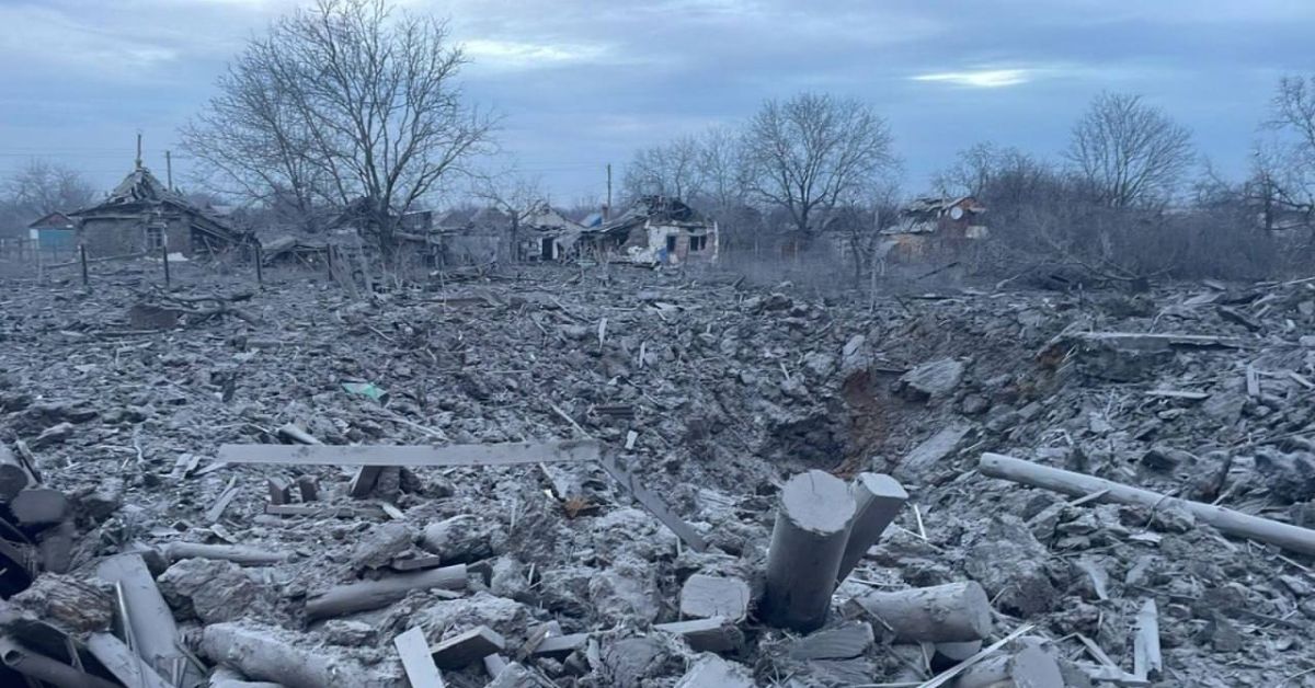 Владимир Зеленский и российские СМИ заявили о гибели 10 человек, включая детей, на Донбассе