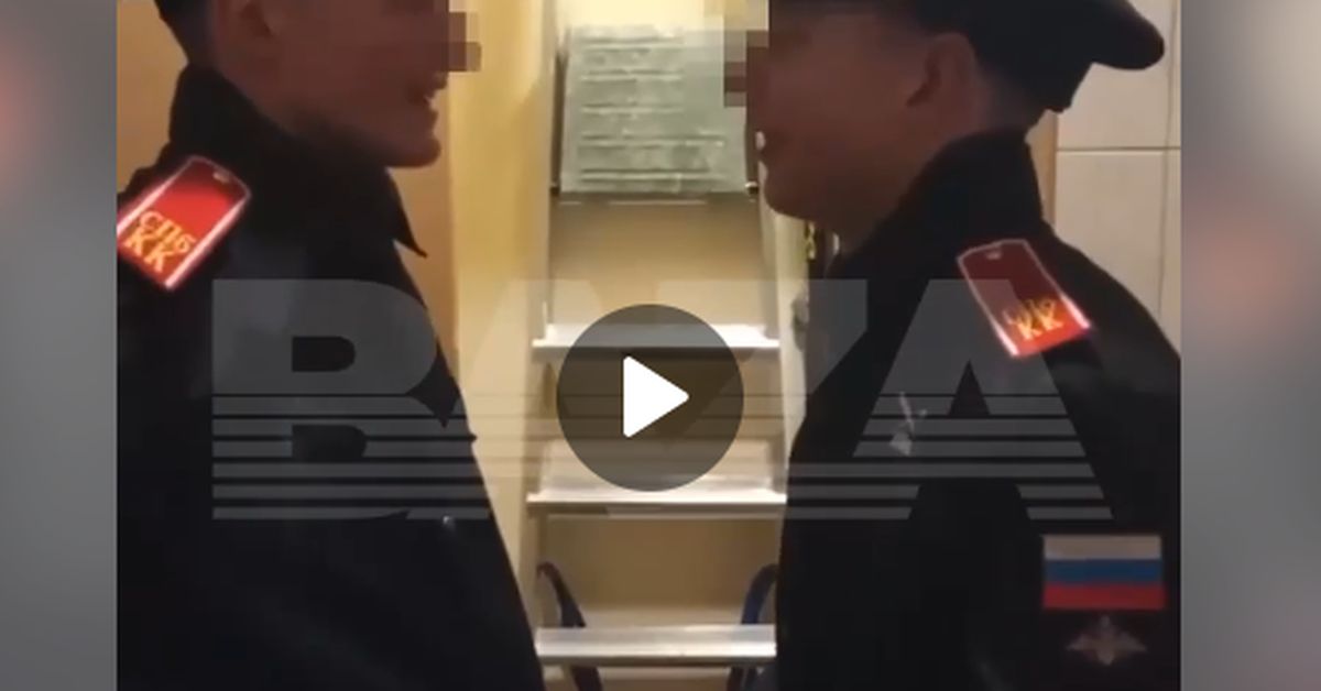Ужас-ужас-ужас: в Сеть слили видео с двумя целующимися кадетами из Петергофа