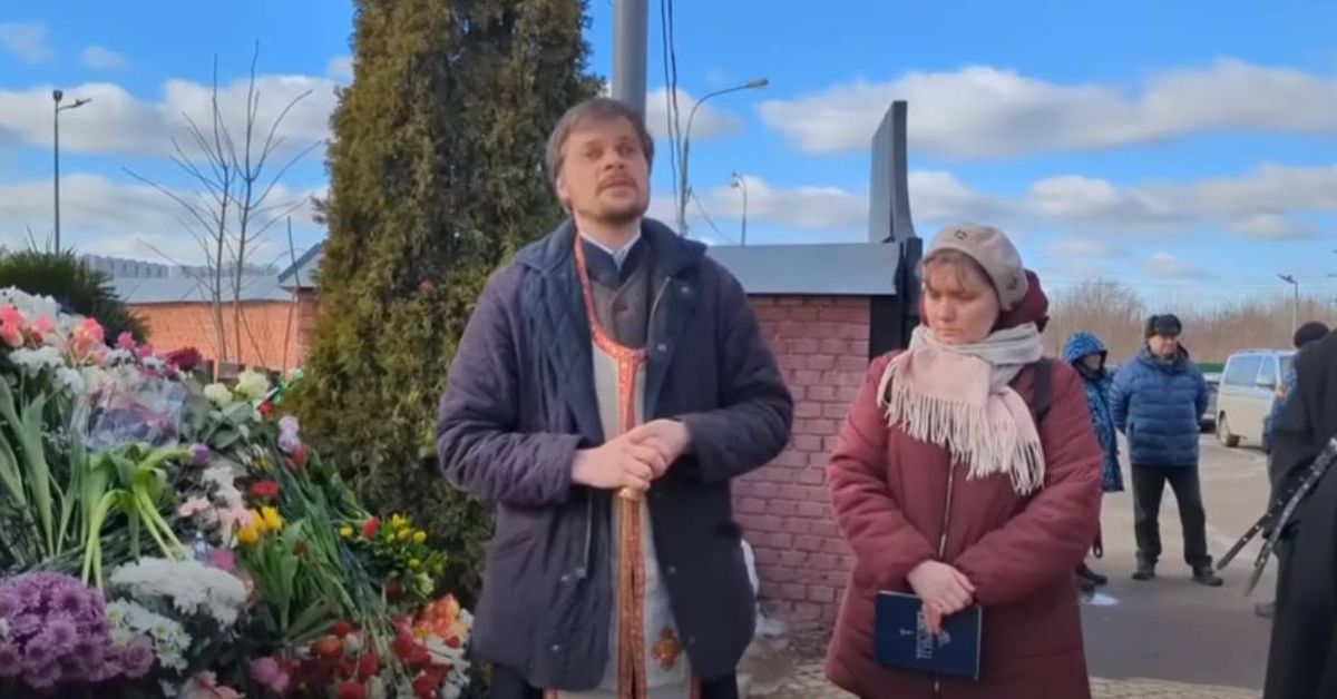 На священника, отпевавшего Алексея Навального, наложена епитимья