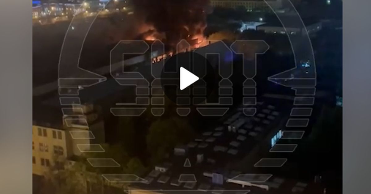 Администрация ярко полыхнувшего в Москве завода подозревает в поджоге конкурентов