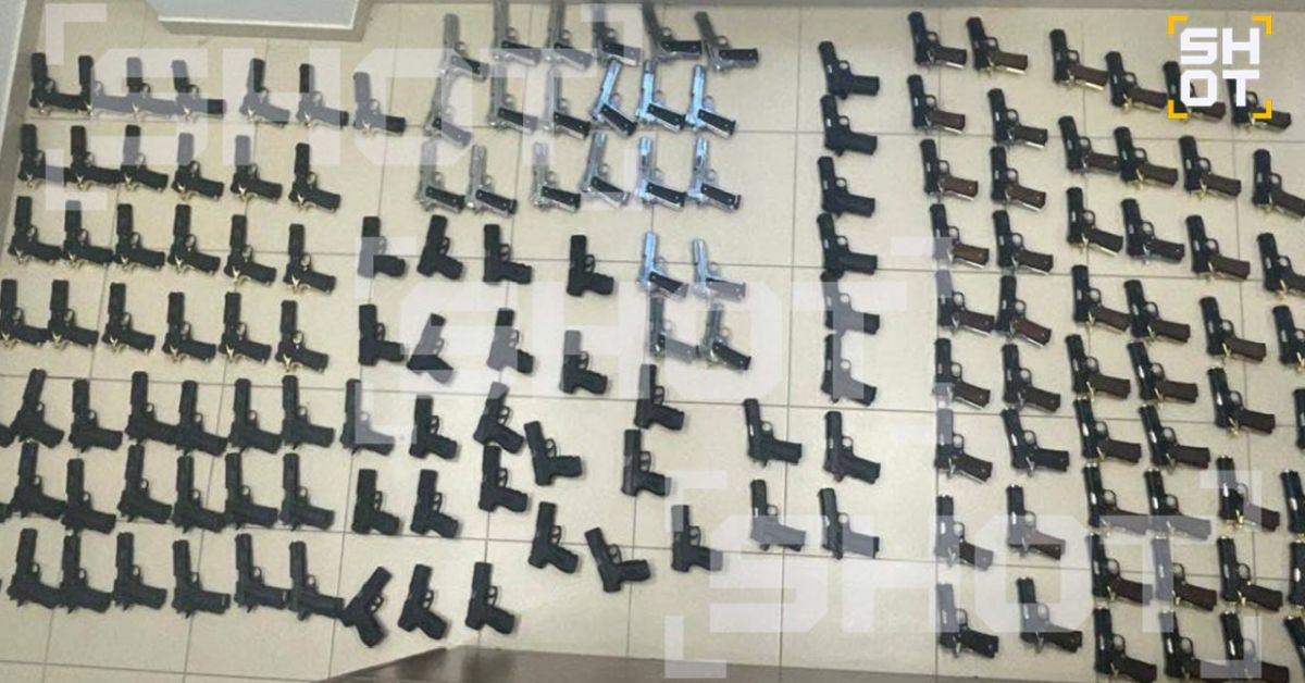 Контрабандист спрятал под днищем машины 153 пистолета