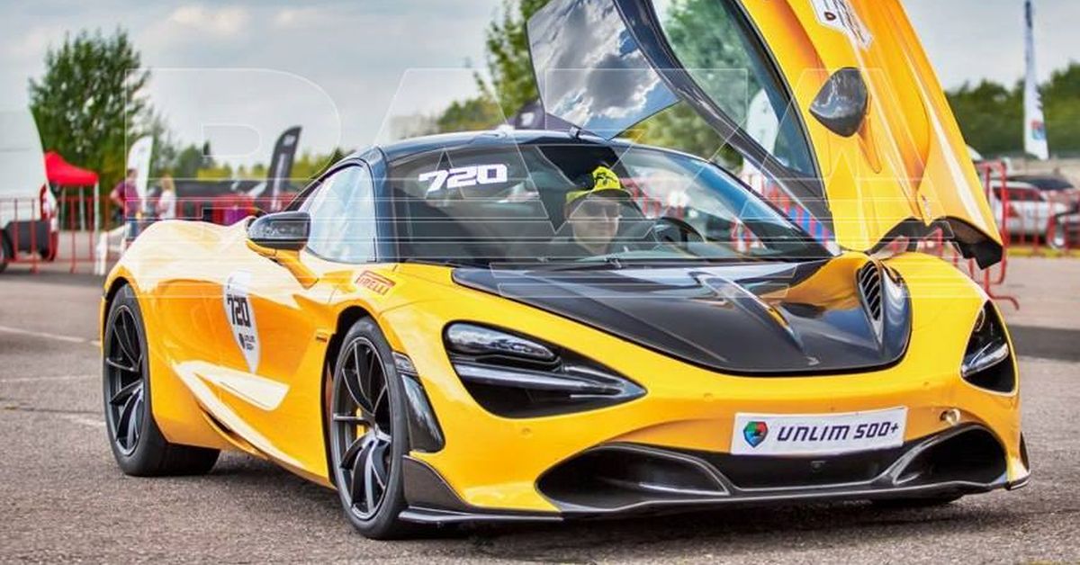Жёлтый McLaren попал в аварию на подмосковной трассе и сгорел дотла