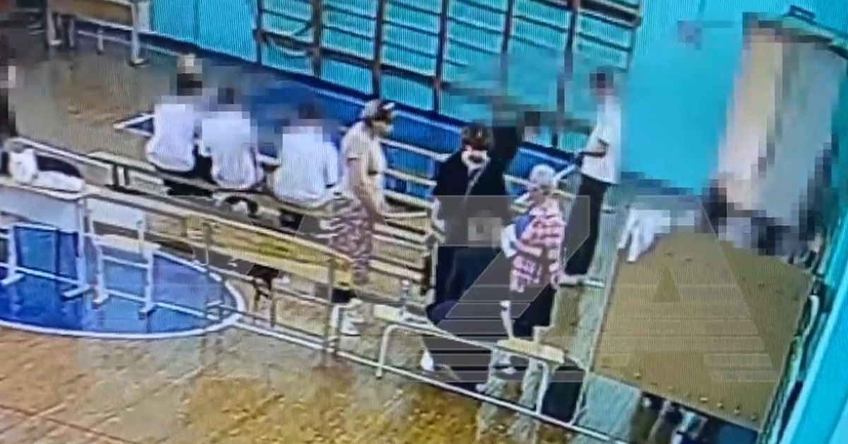Когда знания хромают: «жертва ЕГЭ» из Перми спрятала в ботинках тонну шпаргалок