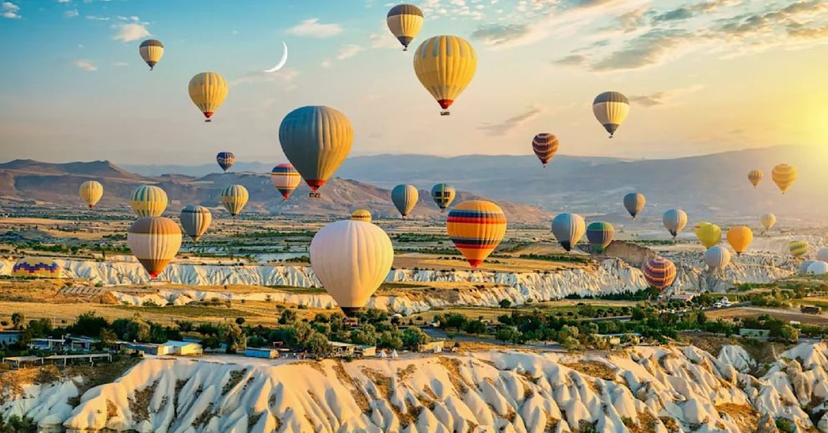 Авария в небе: два воздушных шара с туристами разбились в Турции