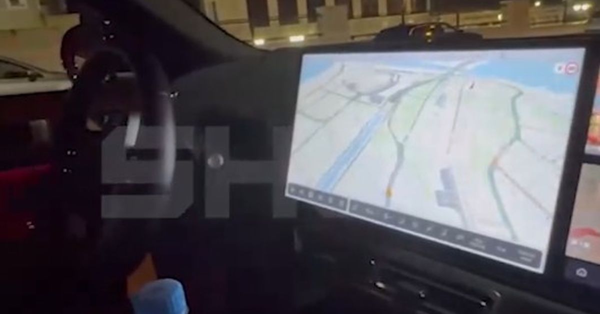 Трое в машине, не считая автопилота: инспектор ГИБДД из Татарстана остановил авто без водителя