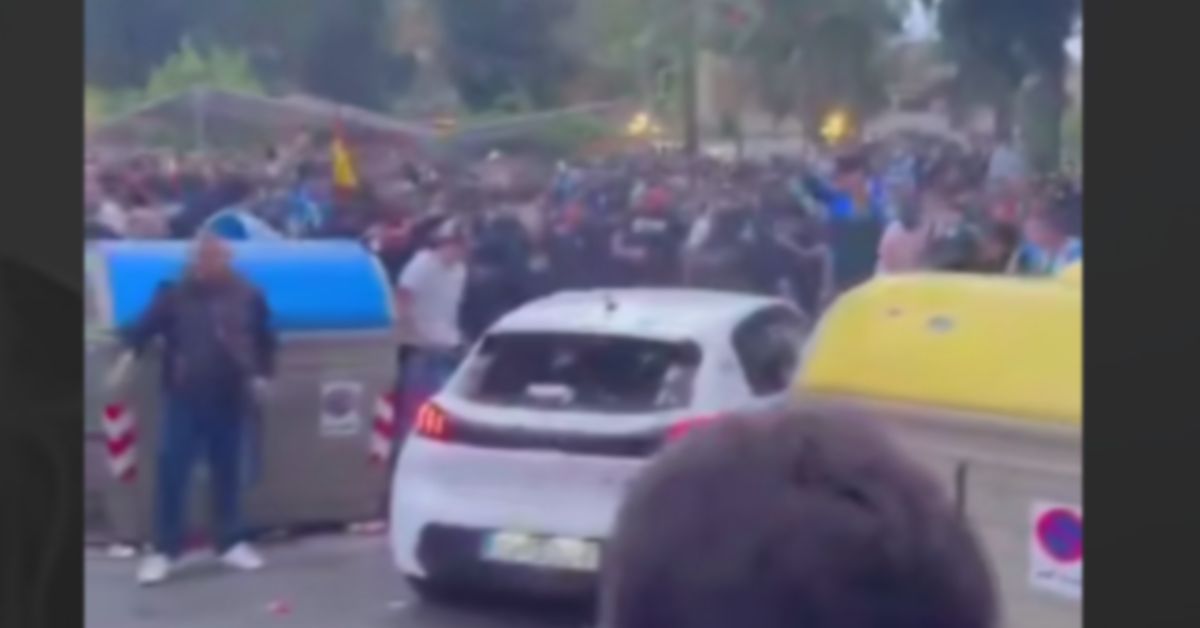 Испания: дамочка на авто протаранила толпу футбольных фанатов