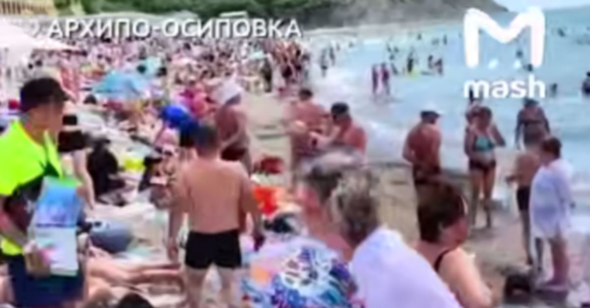Анапа: жестокая борьба отдыхающих за место под солнцем