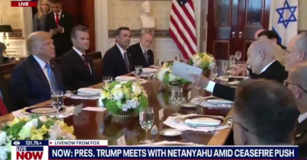 Нетаньяху выдвинул Трампа на Нобелевскую премию мира (он такое любит). Миру обещано урегулирование в Газе Нетаньяху выдвинул Трампа на Нобелевскую премию мира (он такое любит). Миру обещано урегулирование в Газе