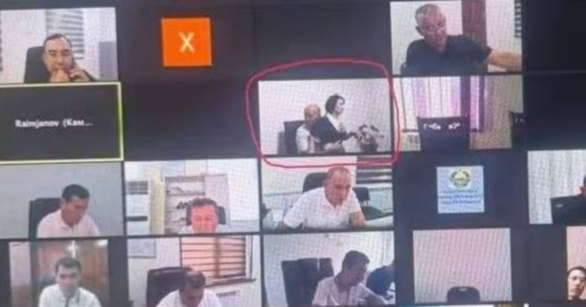 Забылся? Узебкский чиновник участвовал в видеосовещении с секретаршей на коленях 