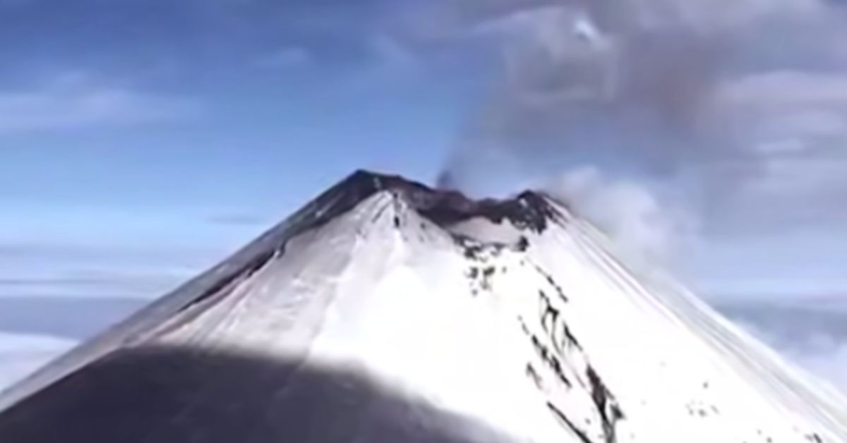 Камчатка: Ключевская сопка надумала поизвергаться