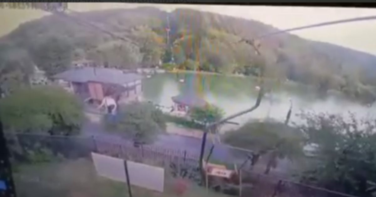 Видеофакт: канатная дорога оборвалась на полном ходу в Нальчике