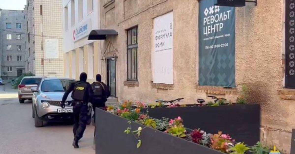 Новые иноагенты: «Револьт-центр"» + 2 журналиста + 1 писатель + 1 иеромонах