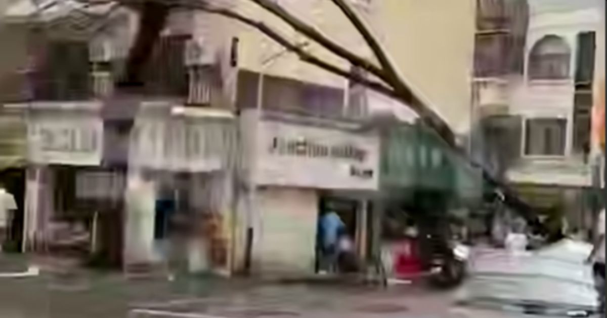 Мощный тайфун прошелся по китайскому Хайнаню и приближается к Вьетнаму