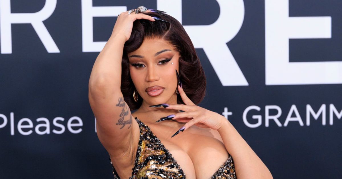 Суд присяжных: рэперша Карди Би не резала медсестру своим 7-сантиметровым ногтем