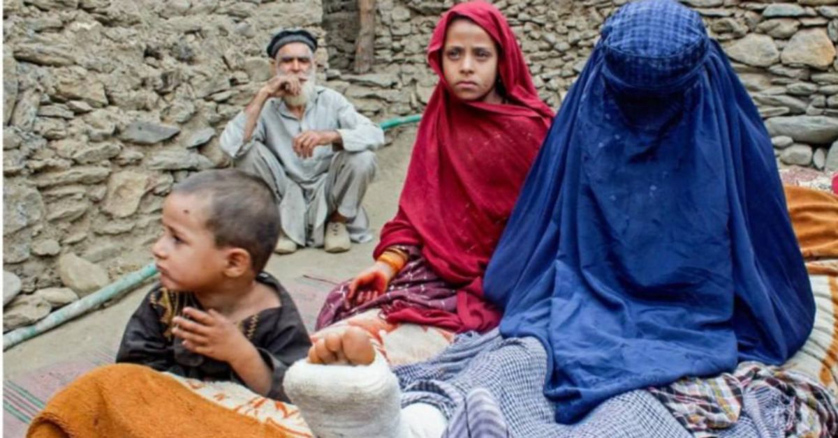 Безумие религиозных норм: афганские спасатели не спасали женщин во время землетрясения Безумие религиозных норм: афганские спасатели не спасали женщин во время землетрясения