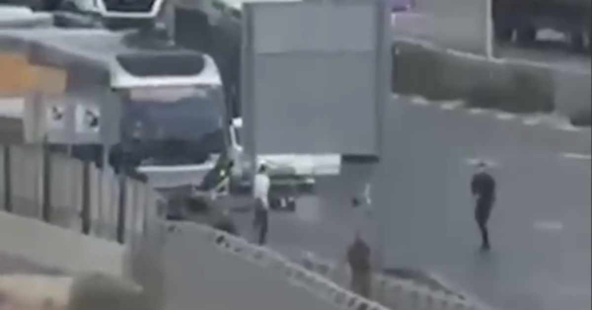 Теракт в Иерусалиме: боевиками обстрелян автобус