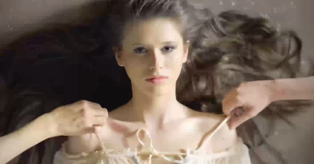 Ой, что это?! Певица Эльвира Т. вернулась на сцену