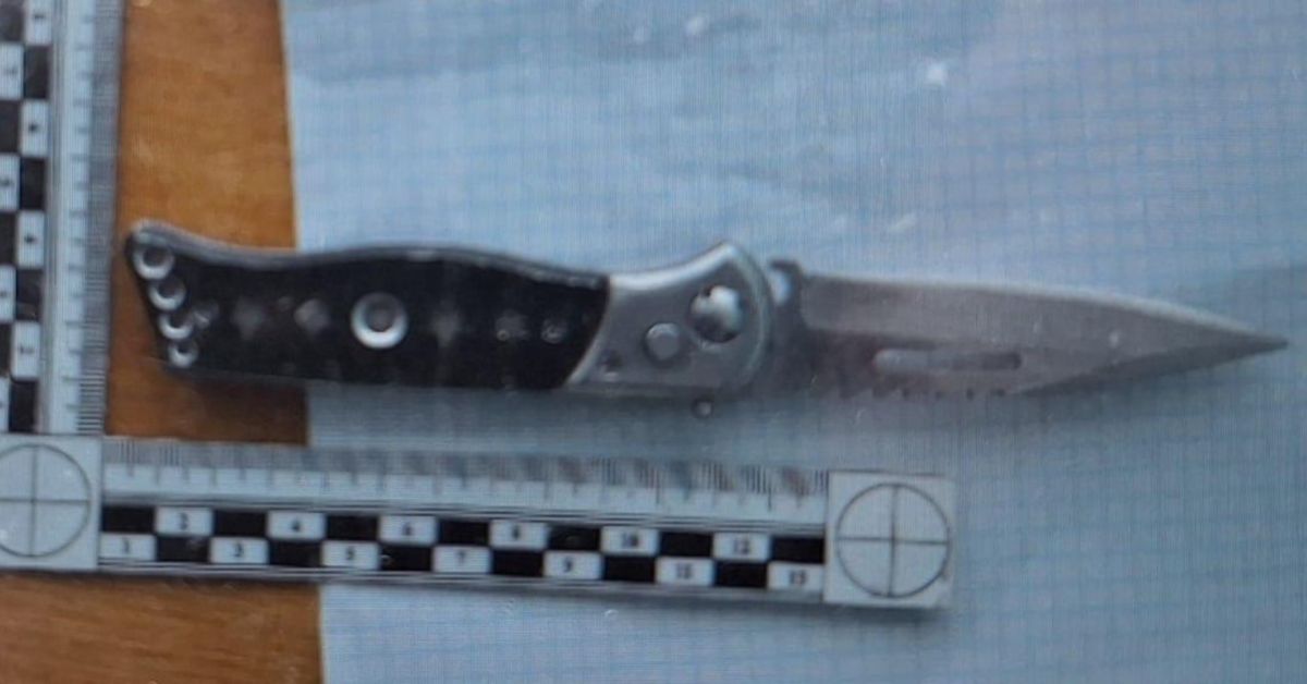 Мальчишки в школе поссорились: один другого ножиком на уроке пырнул. Пять раз подряд