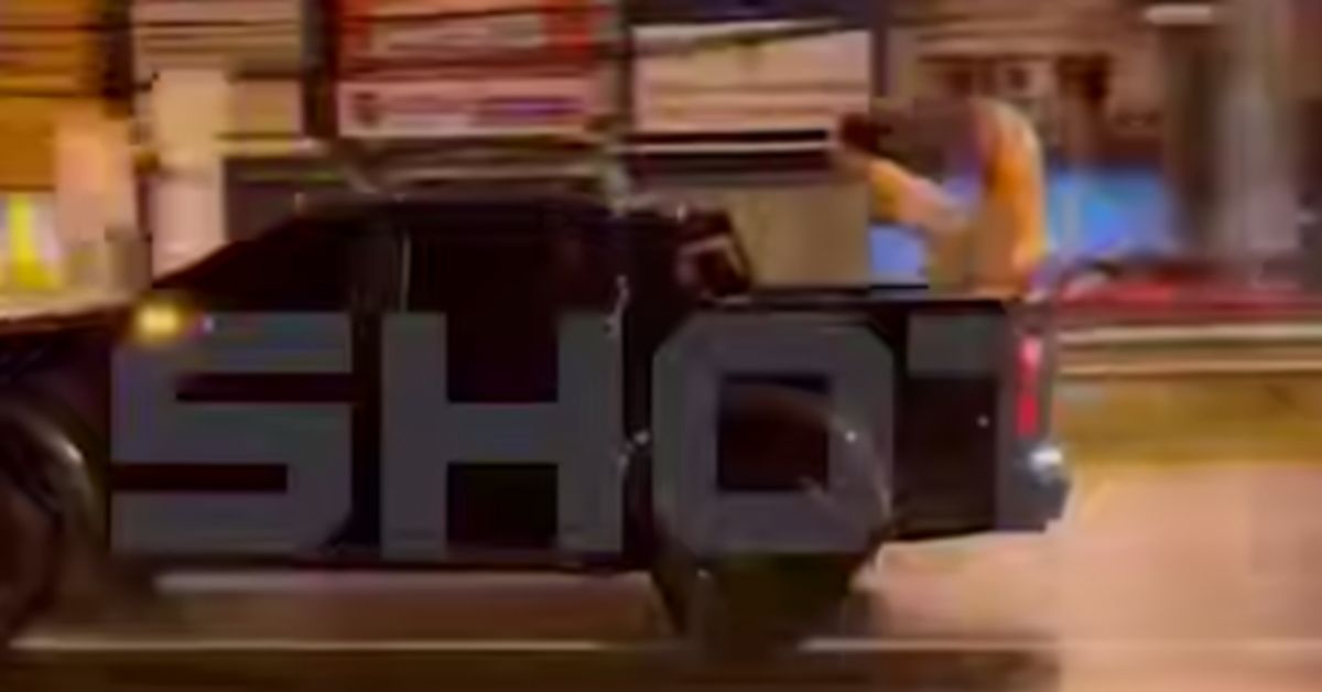 Ой, что это?! Российский трэщ-блогер занимается сексом в пикпе на ходу на улице Пхукета