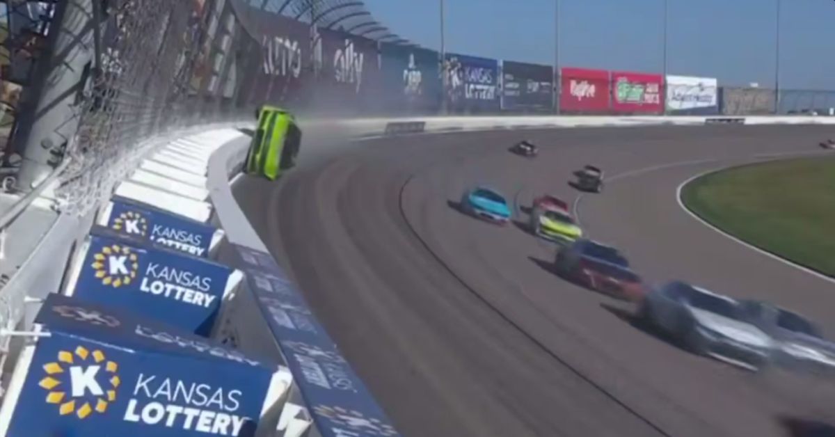 Ой, что это?! Гонка по вретикальной стене на скорости 320 км/ч