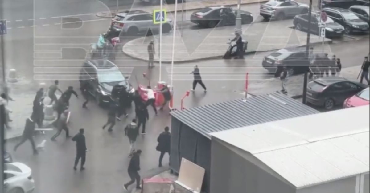 Ой, что это? Эпическая драка рабочих-мигрантов в Москве